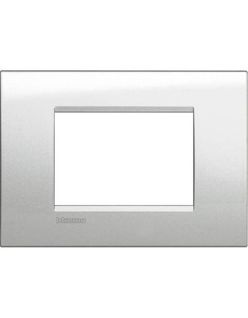 Bticino Livinglight Placa cuadrada de 3 módulos en color plata luna LNA4803GL